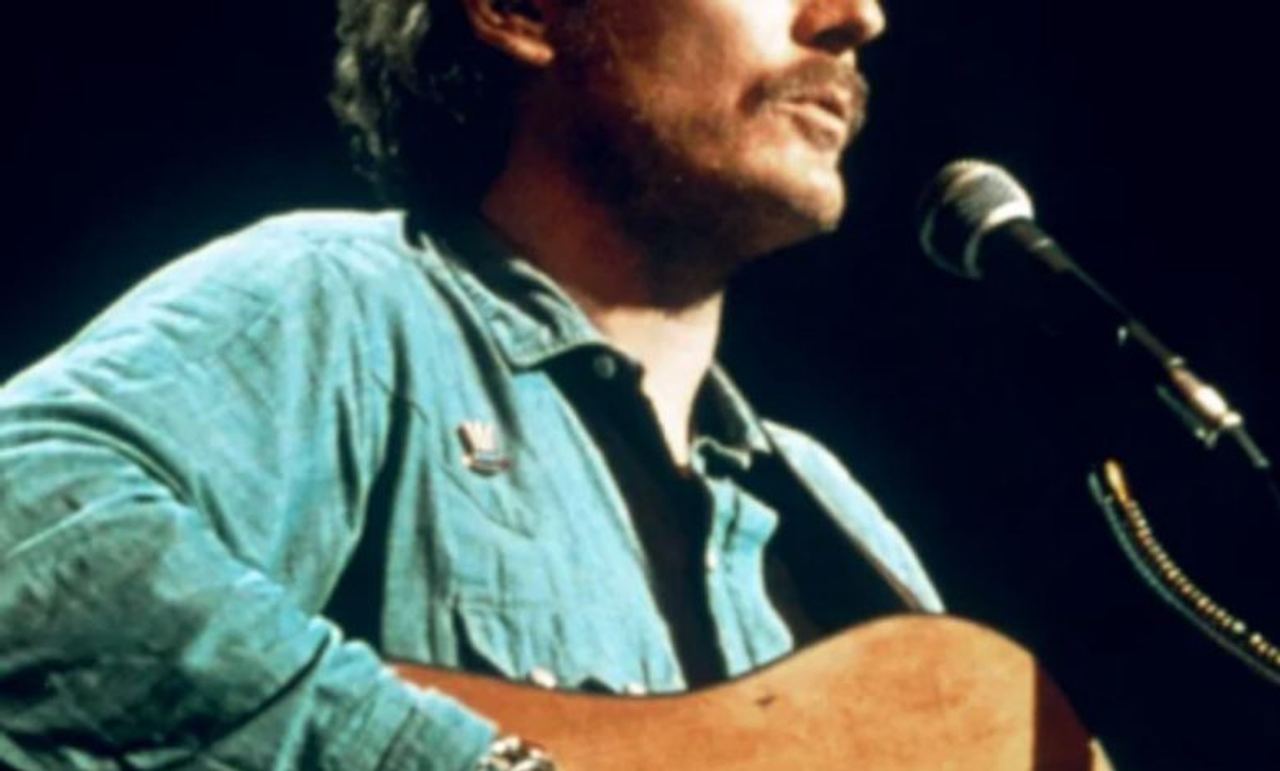 The Dark, Haunting 1974 Hit That Became Gordon Lightfoot’s Only No.1 Song in America