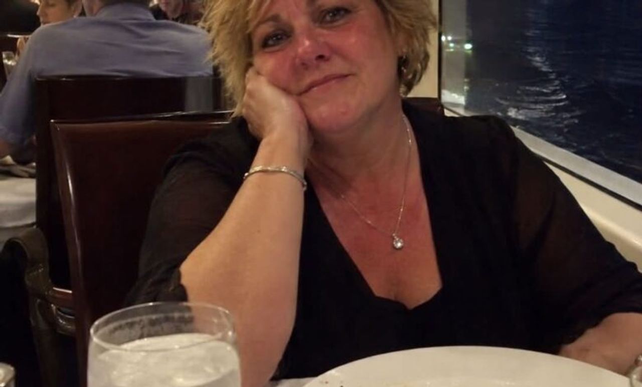 I Thought the Cruise Would Help Me Forget My Divorce, Then a Stranger Reached Into His Pocket and Changed Everything
