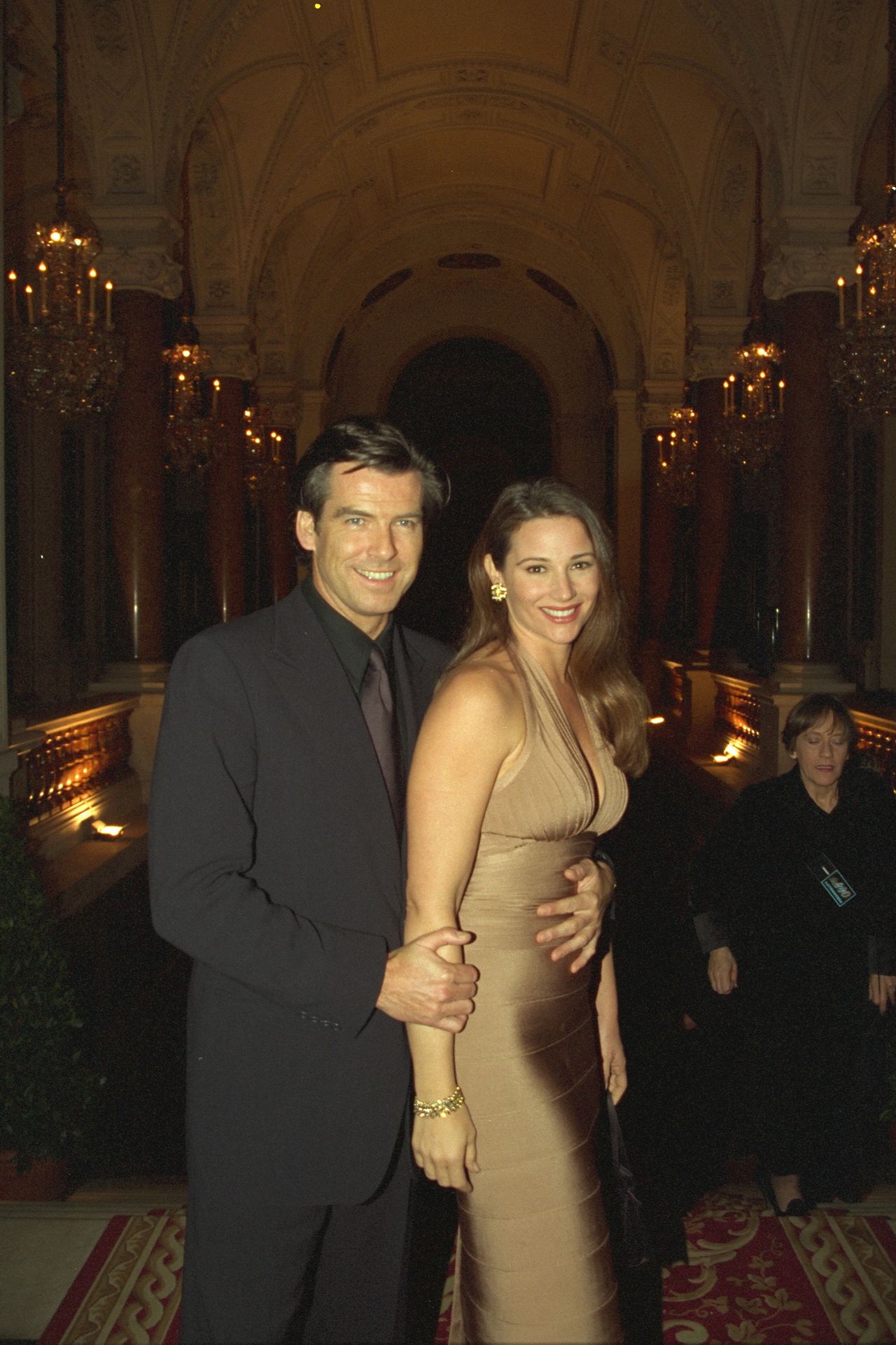 Pregnant Keely Shaye Smith poses with Pierce Brosnan as he affectionately rests a hand on her growing baby bump, just months before the couple welcomed their son. | Source: Getty Images.