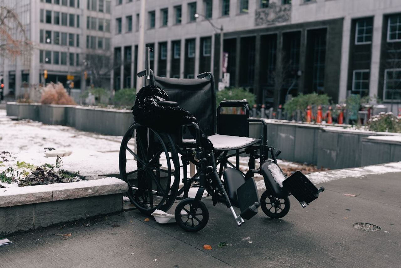 The Woman a Man Fell for Ran Away When She Saw Him in a Wheelchair – The Next Day, She Returned with One Sentence That L